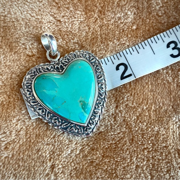 Barse all sterling and turquoise, with blue lighter blue, and splashes of green. - Picture 7 of 9